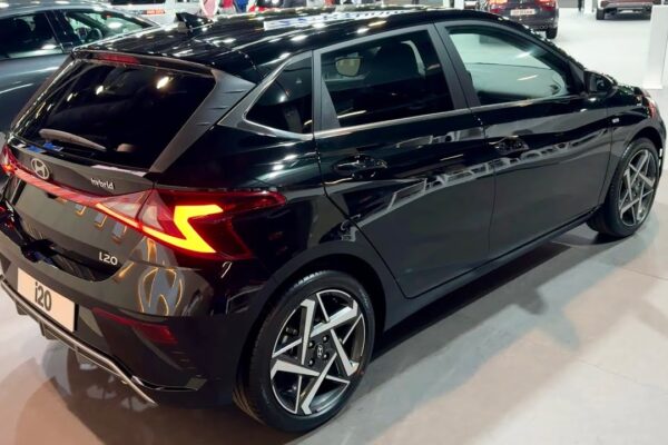 Hyundai i20: ADAS जैसे एडवांस्ड सेफ़्टी फीचर्स के साथ लांच हो सकती है Hyundai i20 कार, टेस्टिंग के दौरान दिखी सड़कों पर Hyundai i20