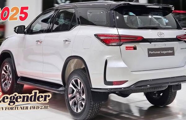 Toyota Fortuner: मिडिल क्लास ग्राहकों के लिए आ गयी Toyota Fortuner ‘Legender’ मिलेगी पुरे 3.49 लाख रुपए तक हुई सस्ती, देखे डिटेल्स Toyota Fortuner Legender