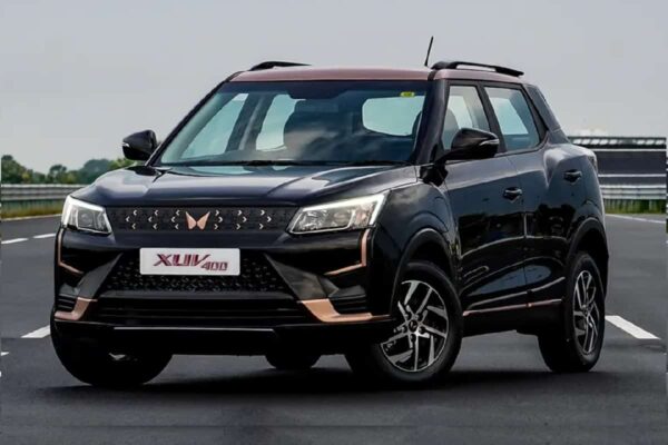 Mahindra XUV400 EV Car: TATA को टक्कर देने 456KM रेंज और 147bhp पावर के साथ आ रही अट्रैक्टिव लुक में XUV400 EV कार Mahindra XUV400 EV Car