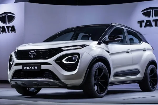 Tata Nexon: भारतीय मार्केट में सबकी बैंड बजाकर Tata Nexon बनी देश की नंबर-1 कार साथ ही देखे Creta और Dzire का हाल? Tata Nexon 2025