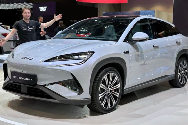 BYD SEALION 7 EV Car